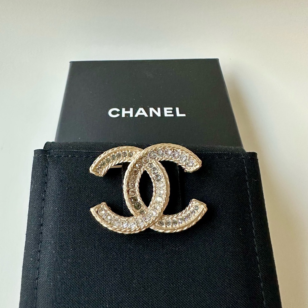 CHANEL  CC Crystal Brooch